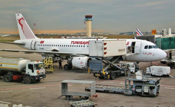 Avión de Tunisair en el aeropuerto de Túnez capital
