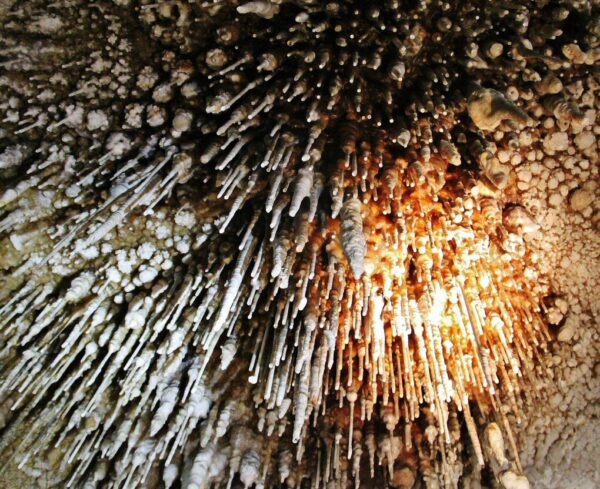 Estalactitas excéntricas en Cueva El Soplao en Cantabria