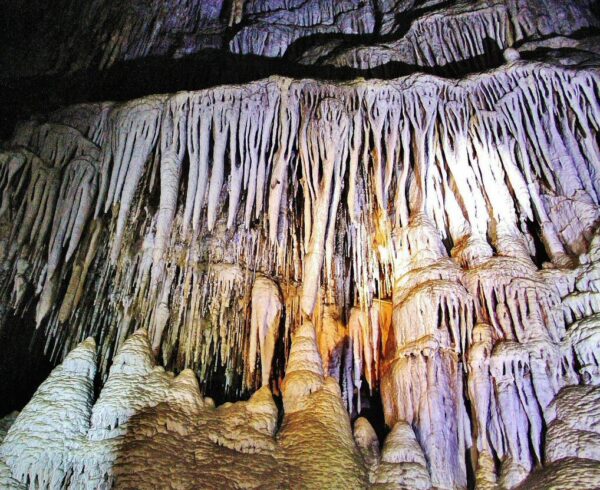 Estalactitas en Cueva El Soplao en Cantabria