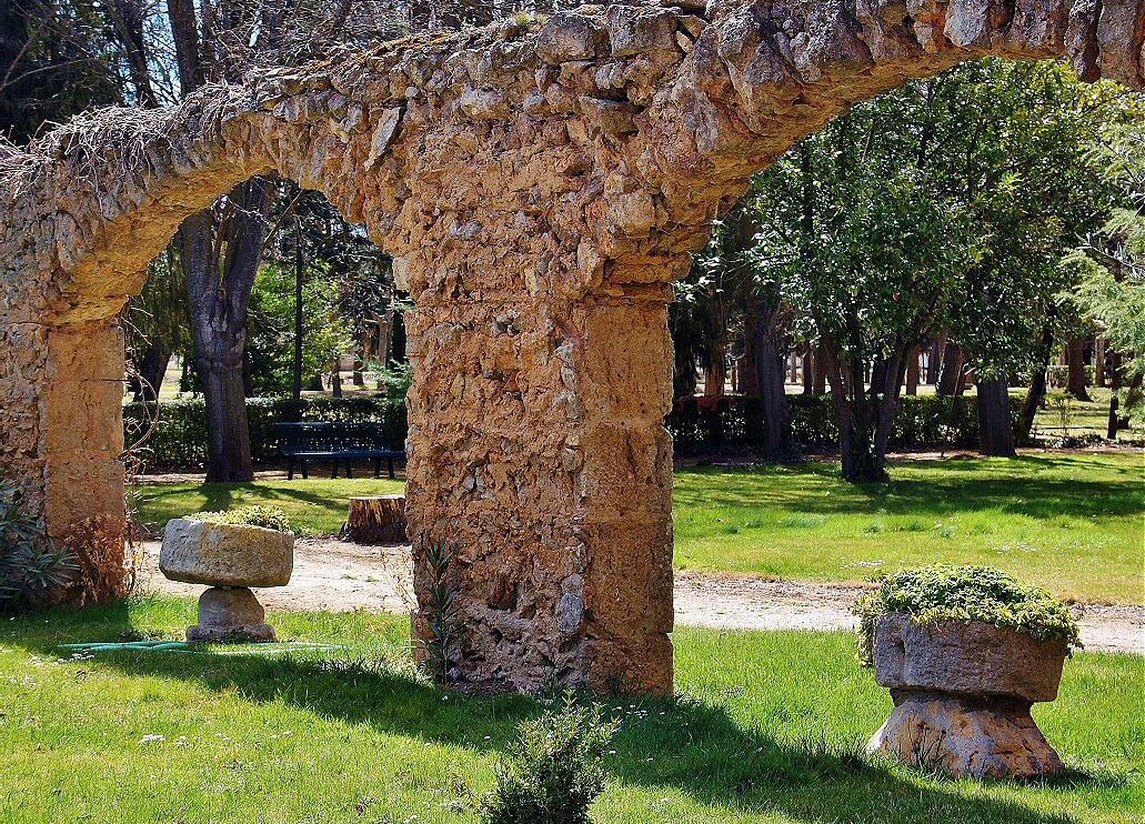 Restos del claustro de la Colegiata de Villagarcía de Campos en Valladolid