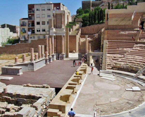 Escenario del teatro romano de Cartagena en Murcia