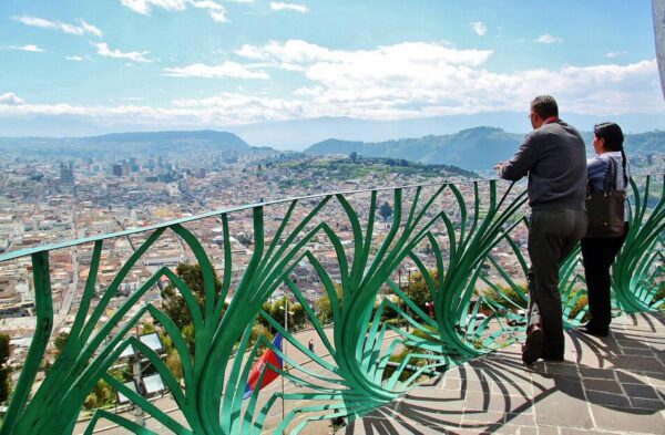 Vistas desde el monumento de la Virgen de Quito en El Panecillo