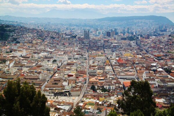 Vistas panorámicas de Quito desde el mirador del Panecillo