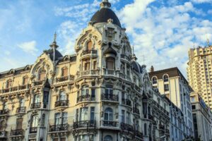 Casa Gallardo, edificio modernista en plaza de España en Madrid