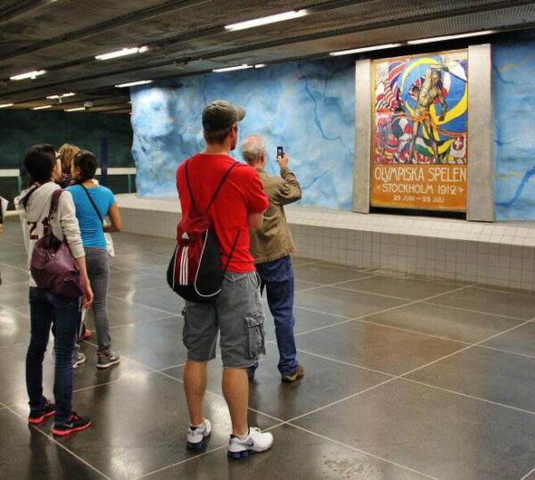 Visitas guiadas para ver el arte en el Metro de Estocolmo