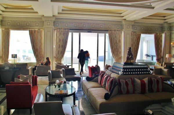 Salón del hotel Le Mirage cerca de Tánger en Marruecos