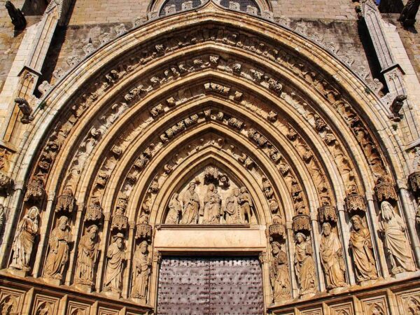 Basílica de Santa María en Castelló d´Empúries en Costa Brava