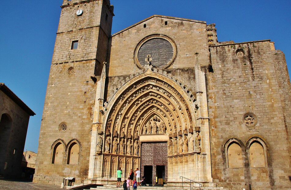 Basilica de Santa María en Castelló d´Empúries en Costa Brava