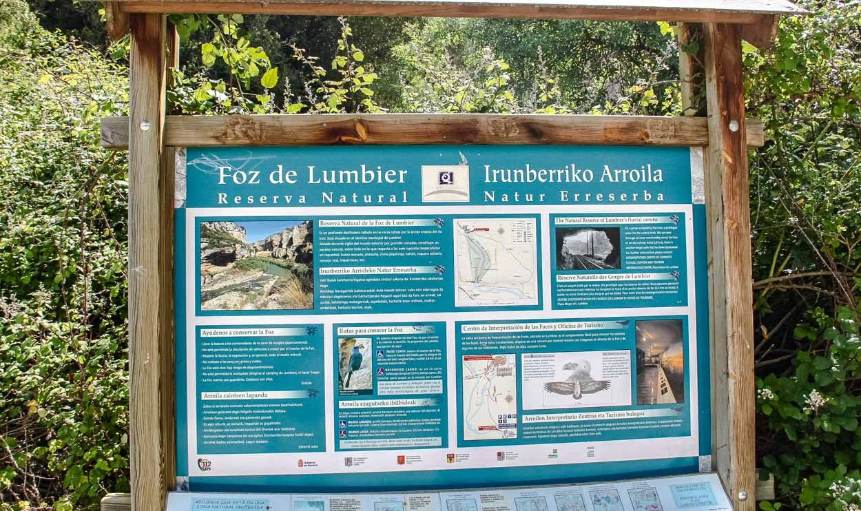 Cartel informativo de la Foz de Lumbier en Navarra