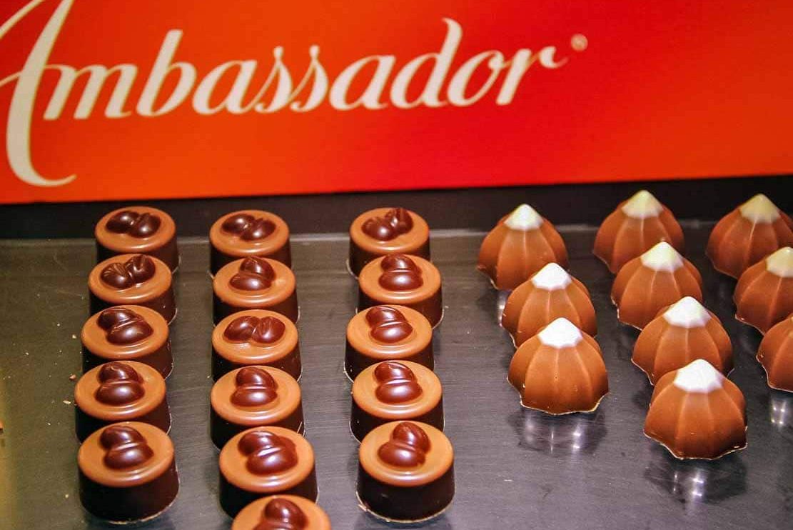 Desgustación de chocolate en la fábrica Cailler en Suiza