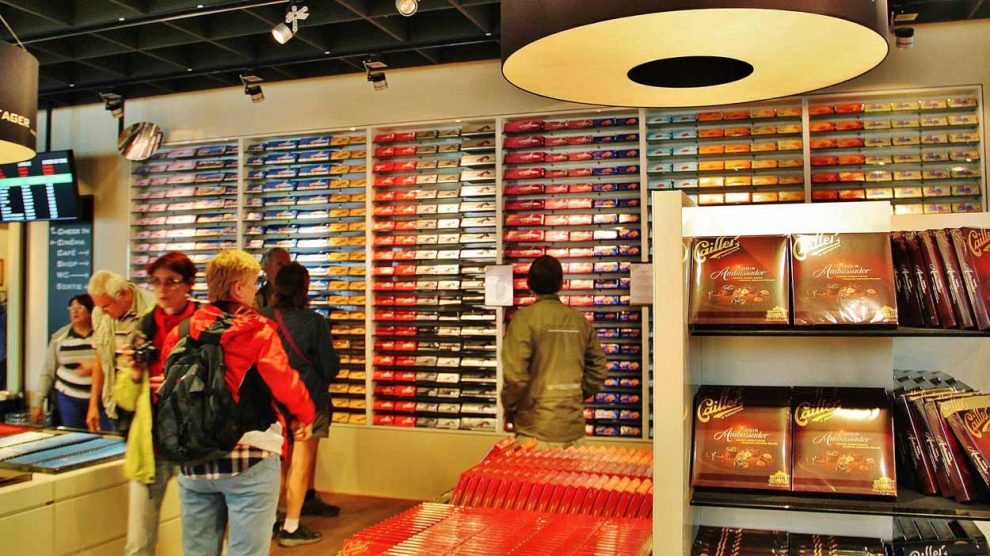 Tienda de la fábrica de chocolates Cailler en Suiza