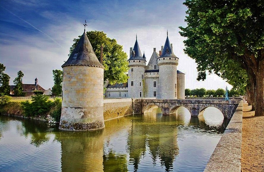 Chateau Sully-sur-Loire en el Valle del Loira en Francia
