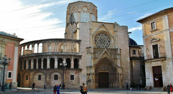 Catedral de Valencia desde la plaza de la Virgen