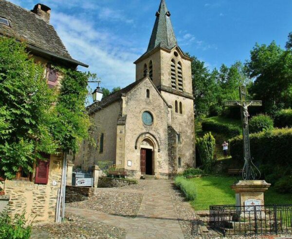 Iglesia de Belcastel en Aveyron al sur de Francia