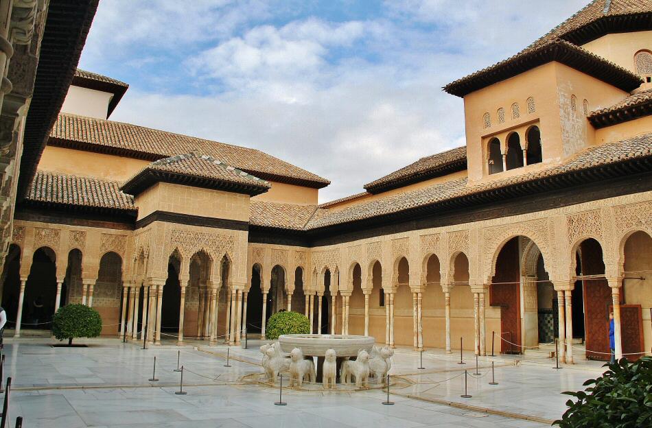 Qué ver en Patio de los Leones de La Alhambra | Guías Viajar