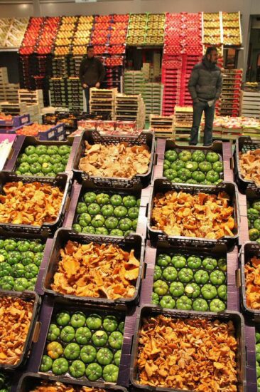 Frutas y verduras en el mercado central Rungis de París