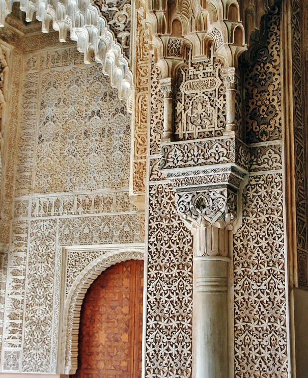 Rincón del patio de los Leones en la Alhambra de Granada