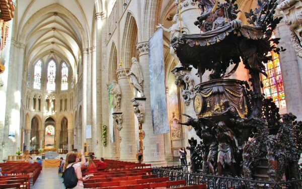 Púlpito de la catedral de Bruselas en Bélgica