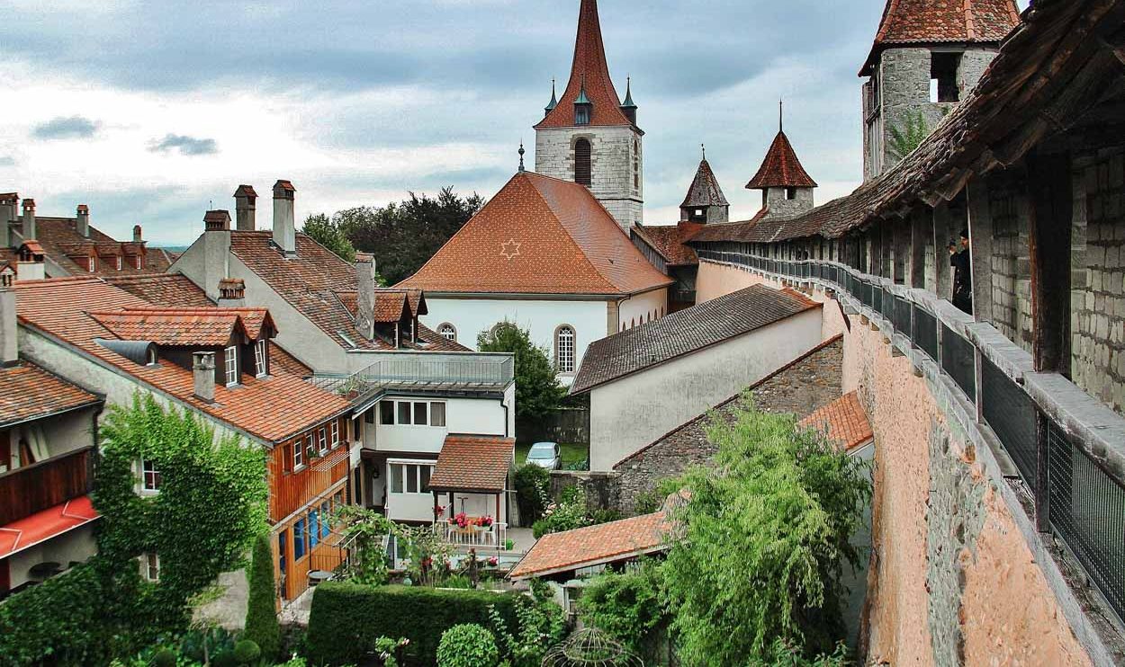 Muralla medieval de Murten en Suiza