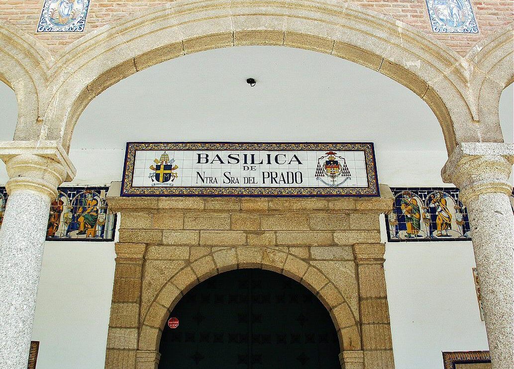 Portada de la Basílica del Prado en Talavera de la Reina en Toledo