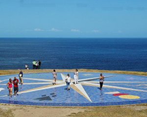 Rosa de los Vientos en el parque escultórico de la Torre de Hércules