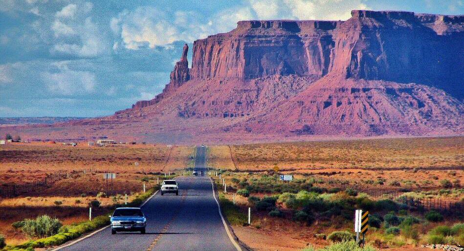 Carretera cercana al Monument Valley en Arizona