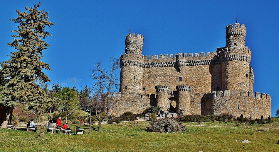 Castillo de Manzanares el Real en la Sierra de Madrid