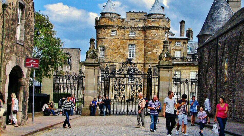 Palacio de Holyroodhouse en Edimburgo en Escocia
