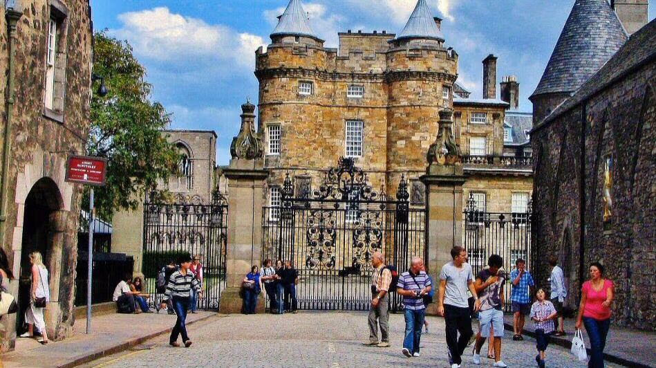 Eskoziako Edinburgoko Holyroodhouse jauregia