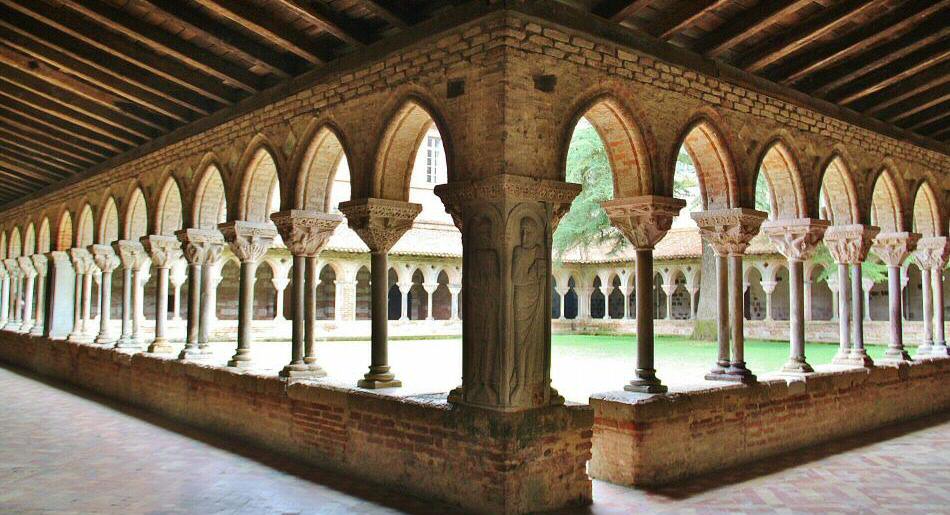 Claustro de la abadía románica de Moissac al sur de Francia