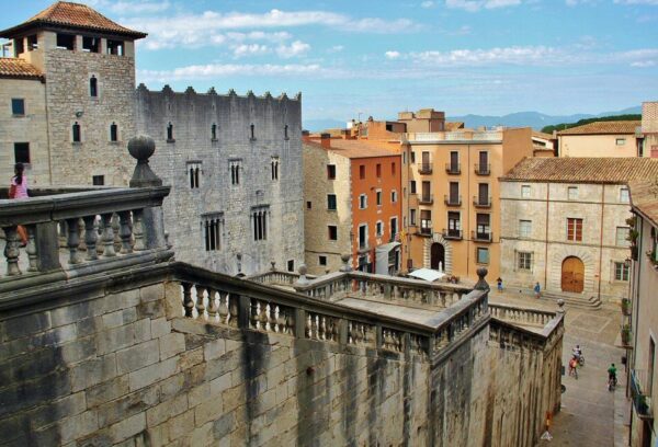 Plaza de la catedral en Girona medieval