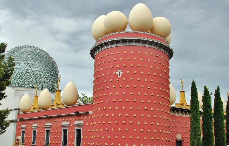Museo Dalí en Figueras en la Costa Brava de Cataluña