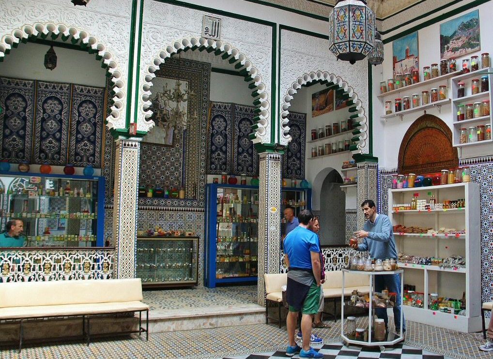 Tienda de especias en la medina de Tetuán