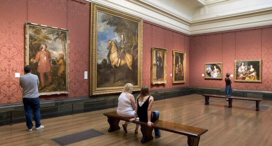 Wie man die National Gallery in London besucht und was man dort sieht: Zeitpläne Halle der National Gallery in London – © National Gallery, London