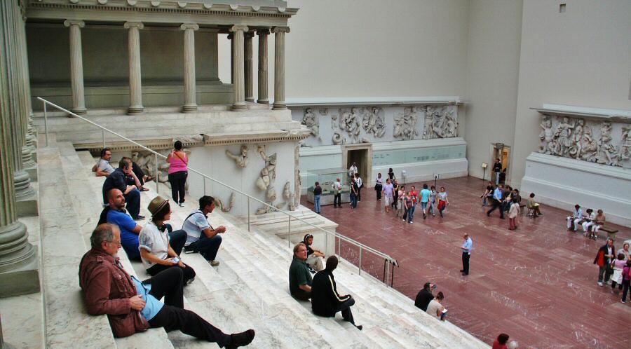 Escalinata del Altar de Pergamo en el Museo Pergamo de Berlín