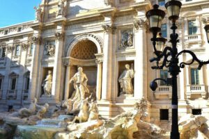Fontana de Trevi, gran fuente monumental de Roma