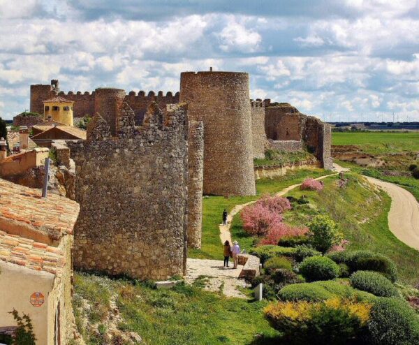 Château d'Urueña dans la province de Valladolid Château d'Urueña dans la province de Valladolid