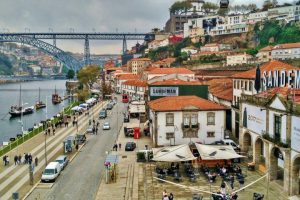 Zona de bodegas de Oporto en Portugal