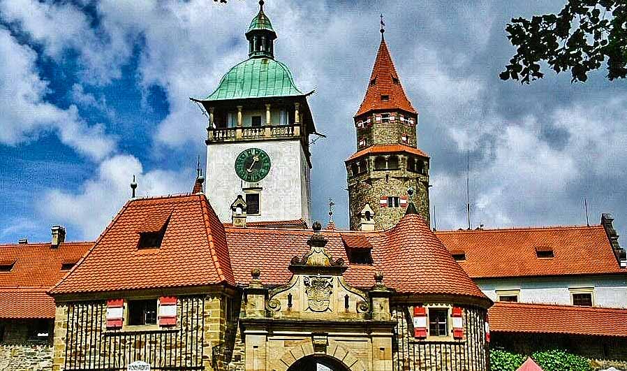 Castillo medieval de Bouzov en República Checa