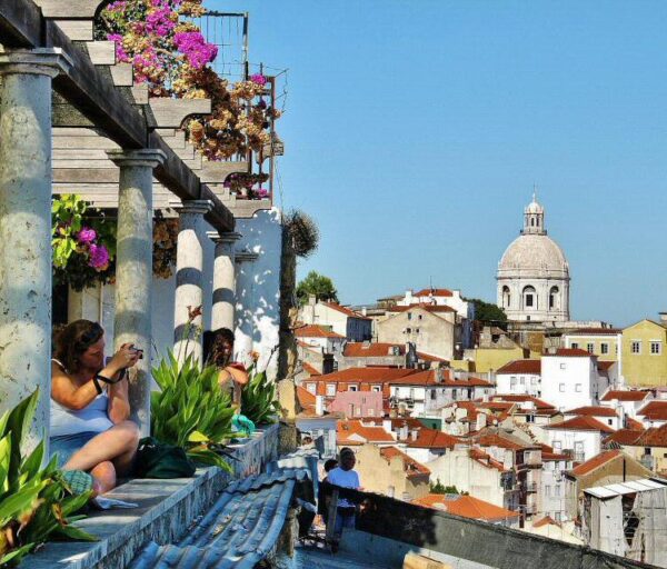Santa Lucia Viewpoint i Lissabon