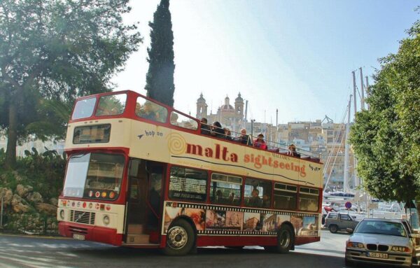 Autobús panorámico en Malta