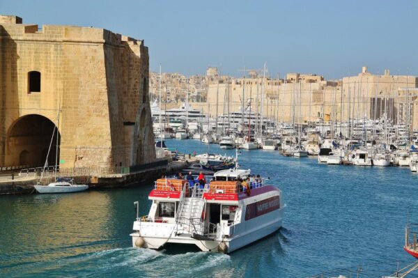 Ferry entre ciudades en Malta