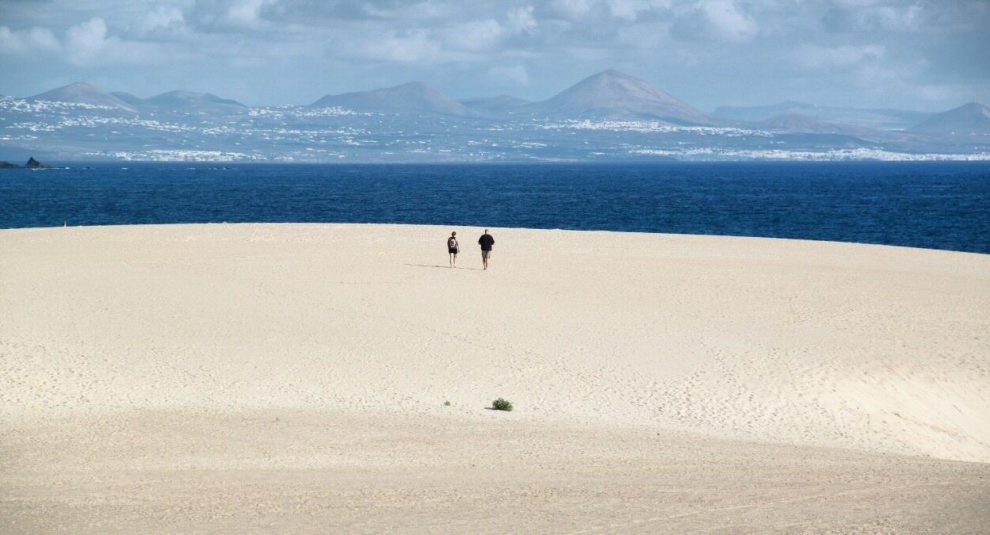Playa en las Dunas de Corralejo en Fuerteventura en las islas Canarias