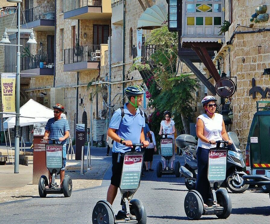 Turistas en el puerto de Jaffa en Tel Aviv