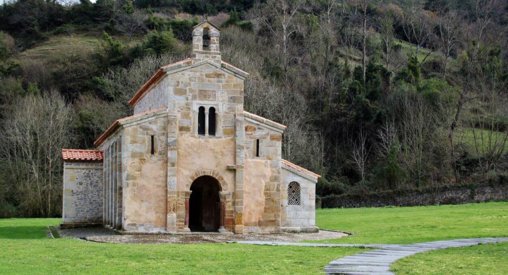 Iglesia prerrománica de San Salvador de Valdediós en Asturias