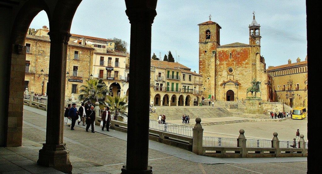 Los 17 pueblos más bonitos de España Extremadura-trujillo-001-1024x553