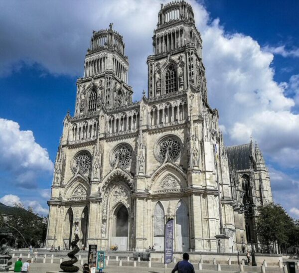 Catedral de la Santa Cruz en Orleans en Valle del Loira