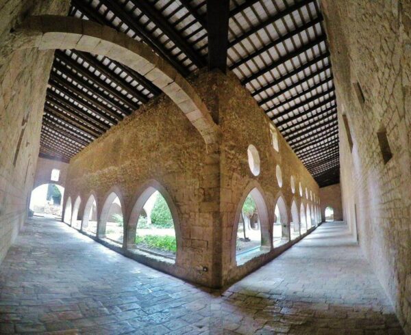 Segundo claustro gótico del Monasterio de Santes Creus