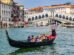 Puente de Rialto en el Gran Canal de Venecia