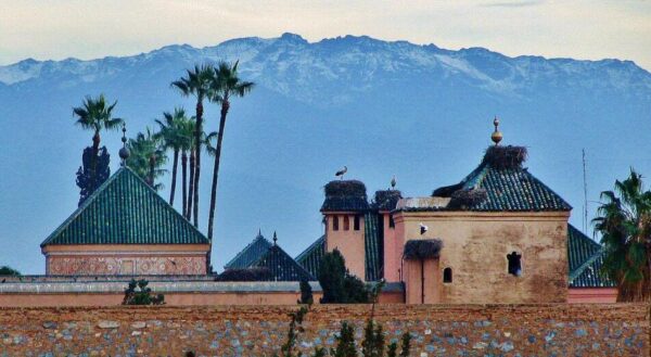 Cordillera del Atlas desde el palacio El Badí en Marrakech